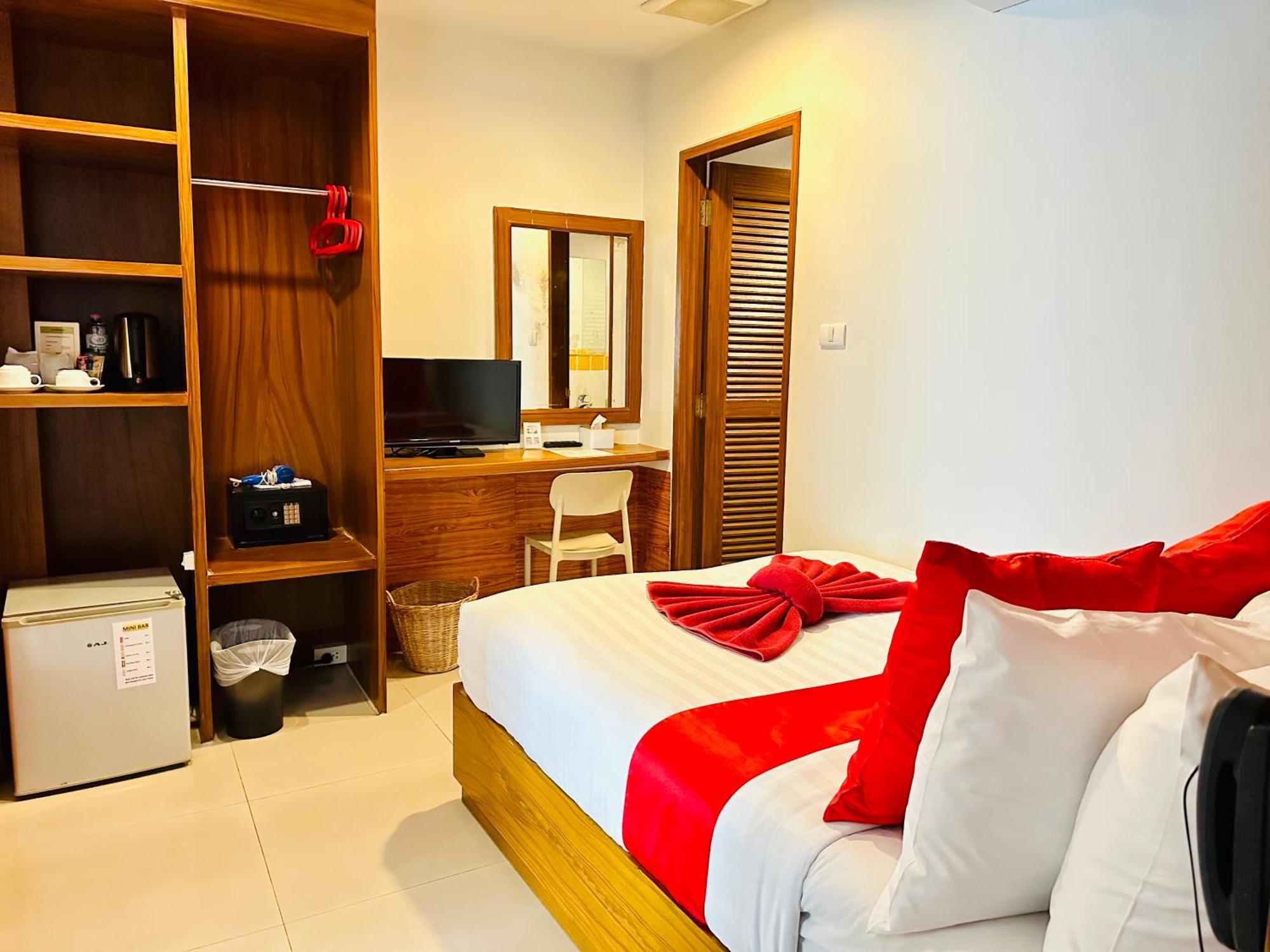Pj Patong Resortel Exterior foto