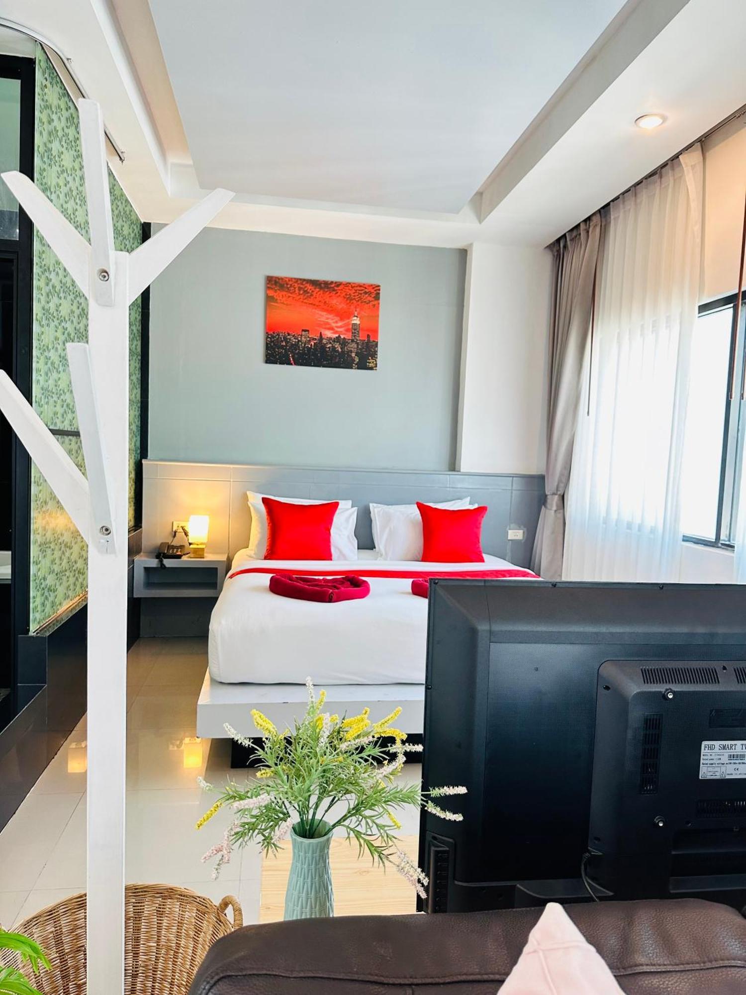 Pj Patong Resortel Exterior foto